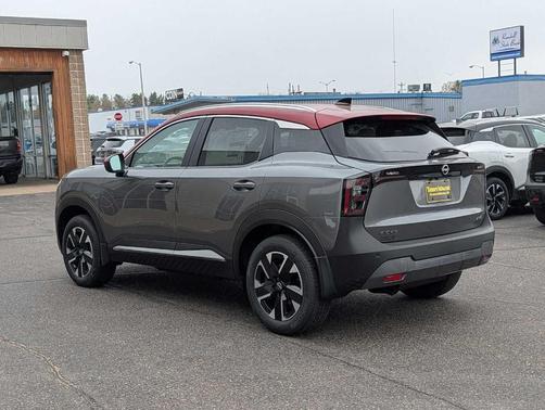 2t Gun Red Roof 2026 Nissan Kicks SV