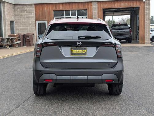 2t Gun Red Roof 2026 Nissan Kicks SV