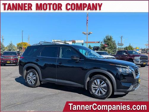Black 2023 Nissan Pathfinder SL