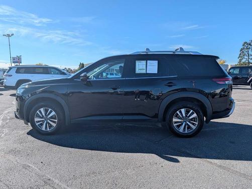Black 2023 Nissan Pathfinder SL