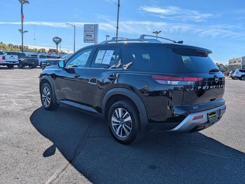 Black 2023 Nissan Pathfinder SL