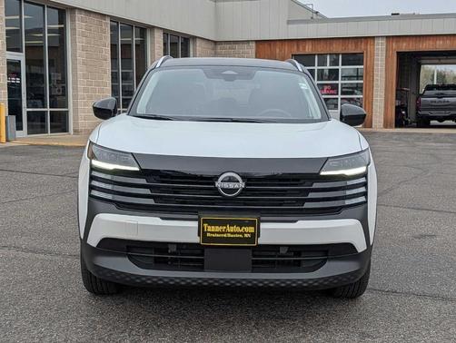 2t Wht Blk Roof 2026 Nissan Kicks SV