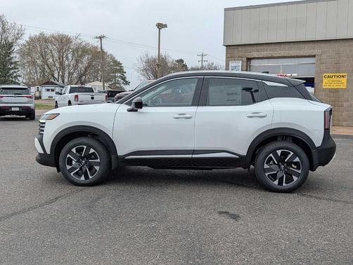 2t Wht Blk Roof 2026 Nissan Kicks SV