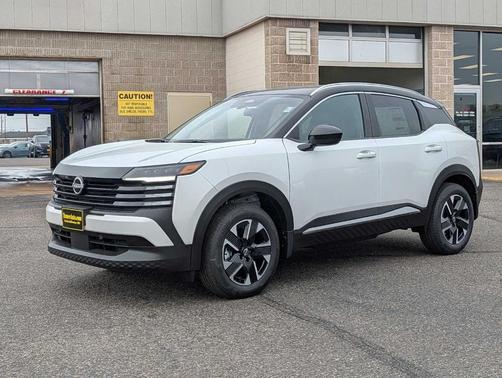 2t Wht Blk Roof 2026 Nissan Kicks SV