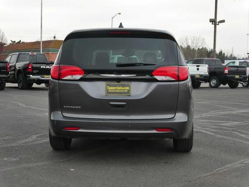 2023 Chrysler Voyager LX