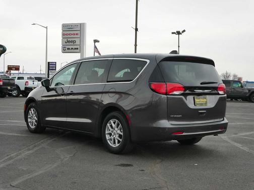 2023 Chrysler Voyager LX