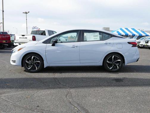 2025 Nissan Versa 1.6 SR
