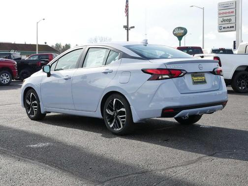 2025 Nissan Versa 1.6 SR