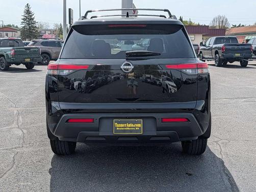 Black 2024 Nissan Pathfinder SV