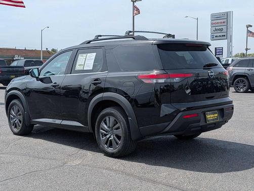 Black 2024 Nissan Pathfinder SV