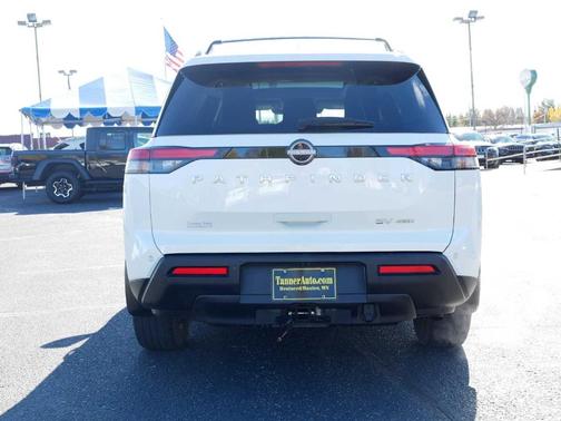 2023 Nissan Pathfinder SV
