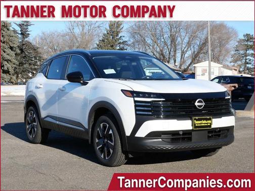 2t Wht Blk Roof 2026 Nissan Kicks SV