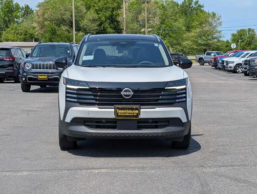2t Wht Blk Roof 2026 Nissan Kicks SV