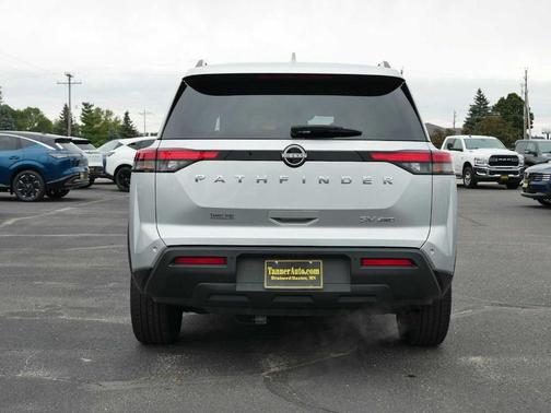 2023 Nissan Pathfinder SV