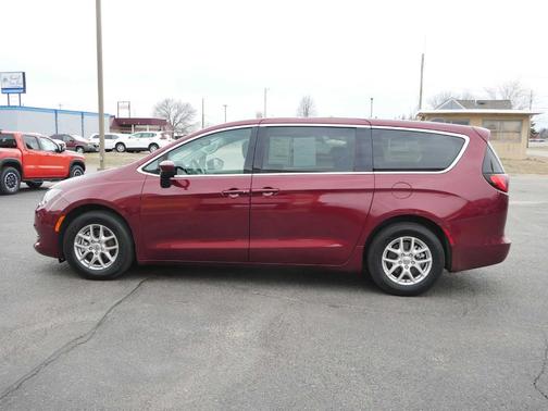 2023 Chrysler Voyager LX