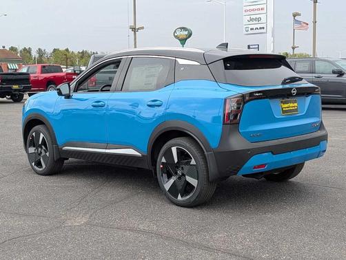 2t Ice Blk Roof 2026 Nissan Kicks SR