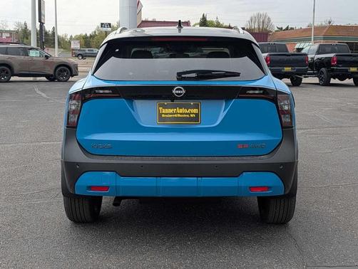 2t Ice Blk Roof 2026 Nissan Kicks SR