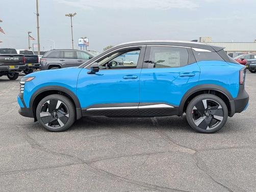 2t Ice Blk Roof 2026 Nissan Kicks SR