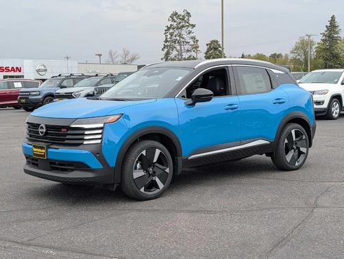2t Ice Blk Roof 2026 Nissan Kicks SR