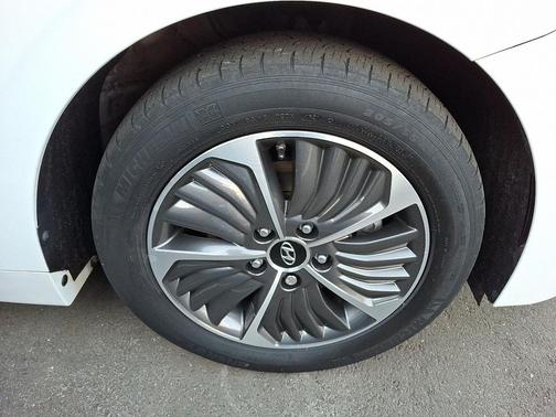 2022 Hyundai IONIQ Plug-In Hybrid SEL