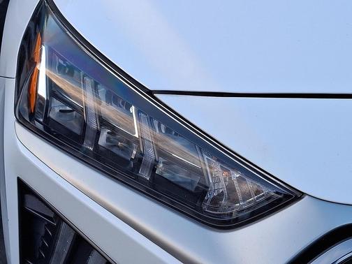 2022 Hyundai IONIQ Plug-In Hybrid SEL