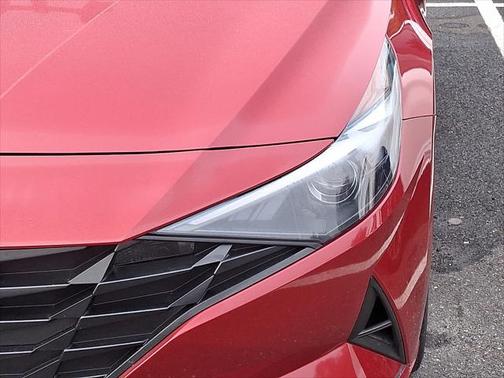 2022 Hyundai ELANTRA SE