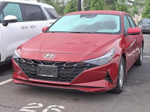 2022 Hyundai ELANTRA SE