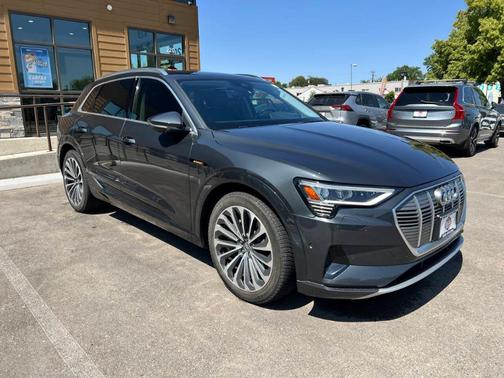 2019 Audi e-tron quattro Premium Plus