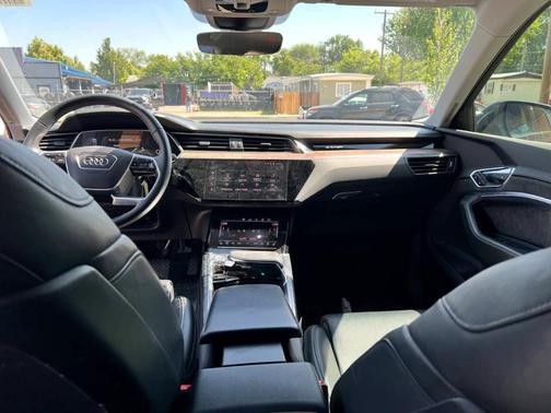 2019 Audi e-tron quattro Premium Plus
