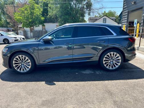 2019 Audi e-tron quattro Premium Plus
