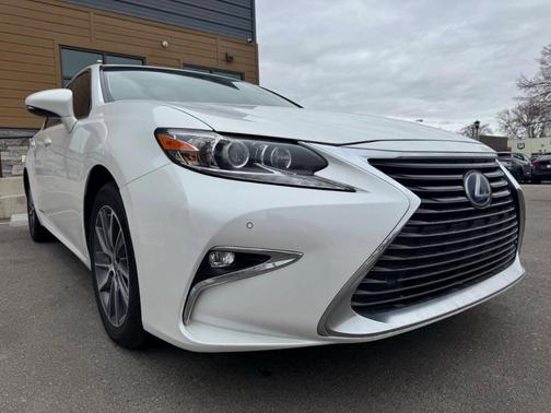2016 Lexus ES 300h Base