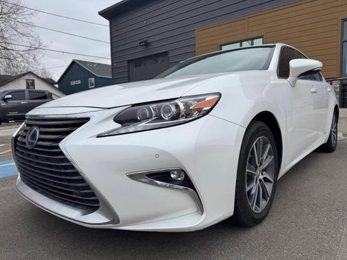 2016 Lexus ES 300h Base