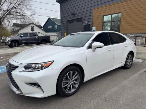 2016 Lexus ES 300h Base
