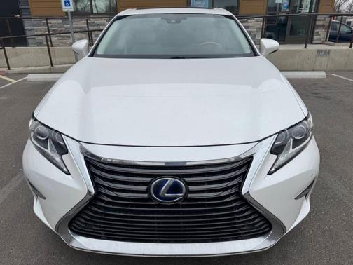 2016 Lexus ES 300h Base