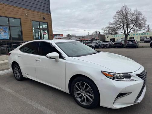 2016 Lexus ES 300h Base