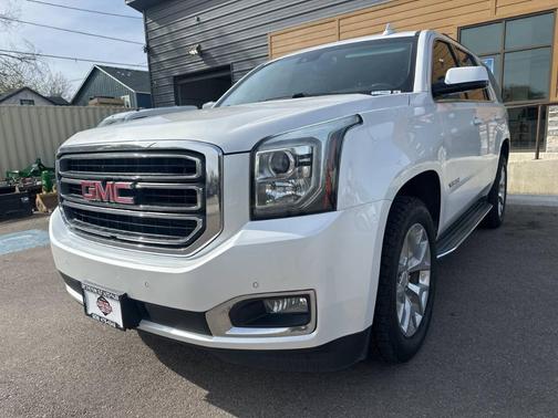 White 2018 GMC Yukon SLT