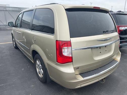 2012 Chrysler Town & Country Touring