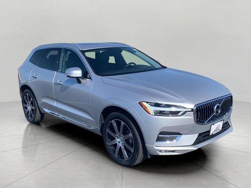 Bright Silver Metallic 2021 Volvo XC60 T5 Inscription
