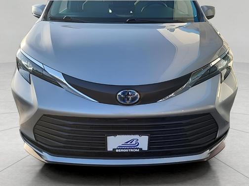 2025 Toyota Sienna LE