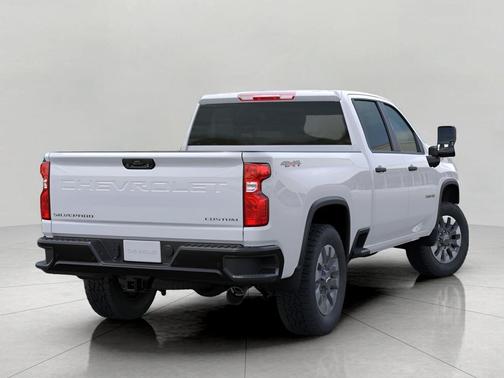 Summit White 2026 Chevrolet Silverado 2500 Custom