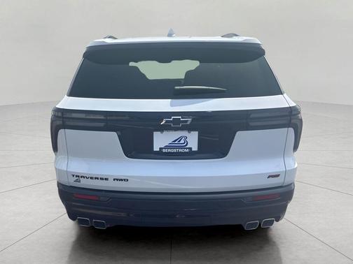 Iridescent Pearl Tricoat 2025 Chevrolet Traverse RS