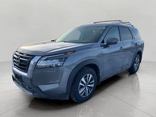 2023 Nissan Pathfinder SL 4WD