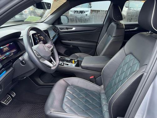 2024 Volkswagen Atlas Cross Sport 2.0T SEL Premium