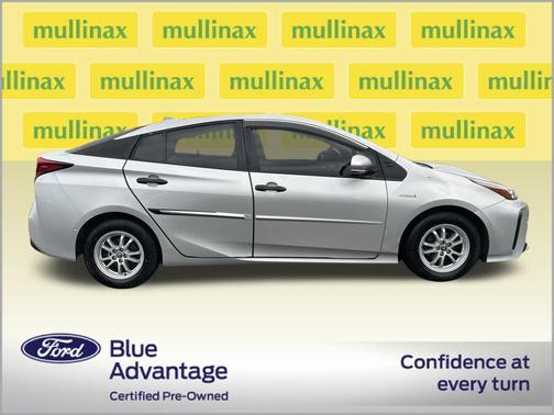 2022 Toyota Prius LE