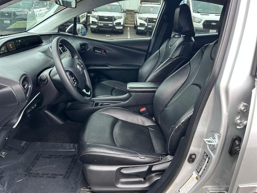 2022 Toyota Prius LE