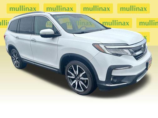 Platinum White Pearl 2022 Honda Pilot Touring 8-Passenger
