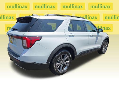 Space White Metallic 2026 Ford Explorer Active