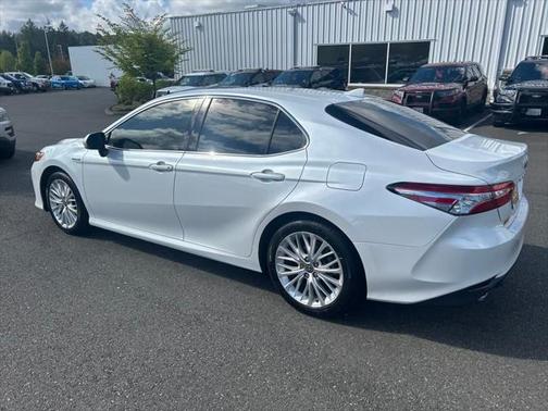 2020 Toyota Camry Hybrid XLE
