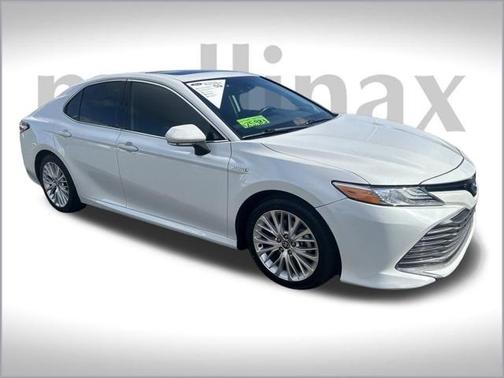 2020 Toyota Camry Hybrid XLE