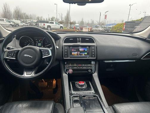 2018 Jaguar F-PACE 35t Prestige